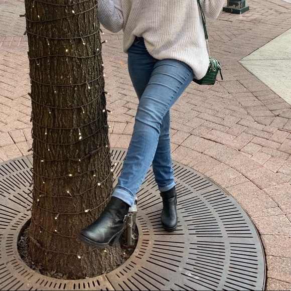 High-rise skinny jeans - Picture 5 of 9